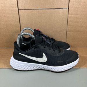 Nike Revolution 5 SE